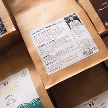 Envie d'explorer un nouveau terroir ? Partez à la découverte de notre café du Costa Rica, fruité et sirupeux. Son séchage Honey lui accorde une texture et une sucrosité surprenante.
Ce café vous donnera de délicieux cafés, un corps sirupeux, une sucrosité prononcée et une pointe d'acidité de fruit tropical qui sublimera votre tasse. Un café qui plaira aux amoureux de très bons cafés, c'est en tout cas l'un des préférés de notre torréfacteur !
Café ciel
Atlas des saveurs